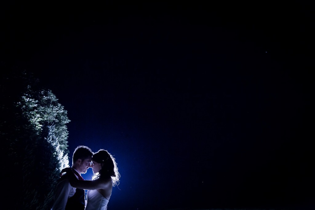 photo de couple, superbe mariage à la porte des iris en suisse