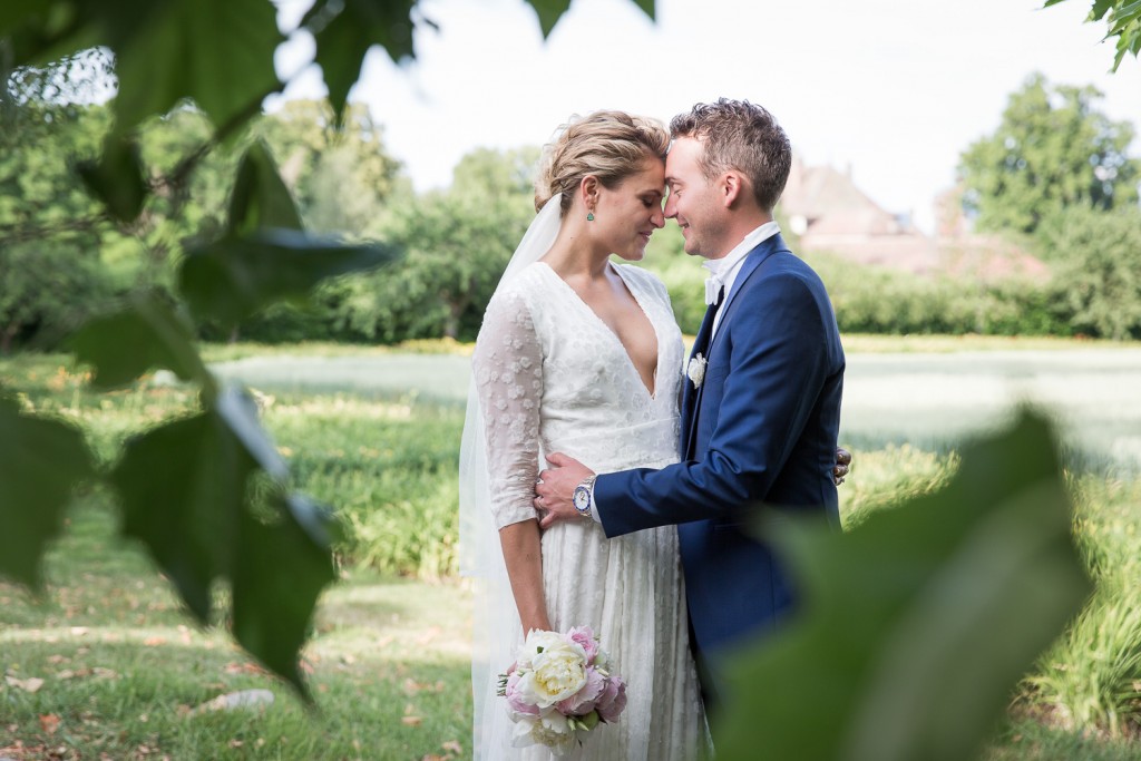 Photos de couple, Livio et Delphine ont célébré leur mariage aux portes des iris